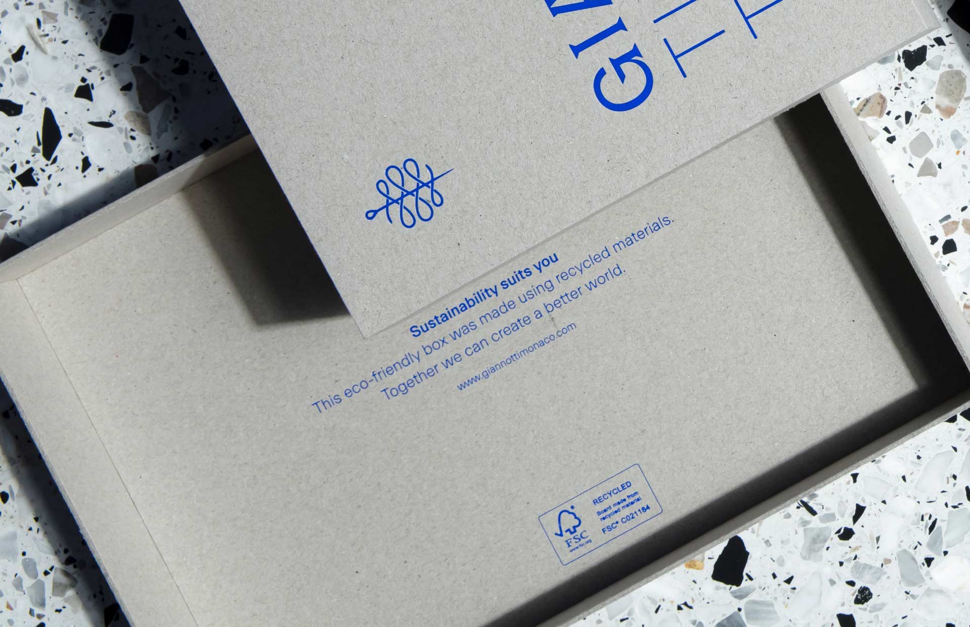 服裝品牌形象設(shè)計(jì)3.jpg 服裝品牌形象設(shè)計(jì)3.jpg